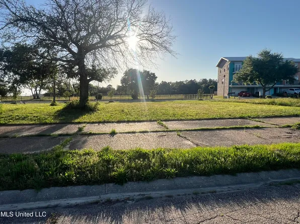 2006 W Beach Blvd Unit 3, Long Beach, MS 39560