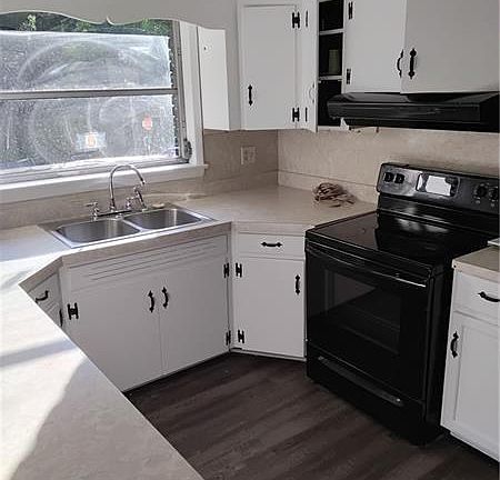 5th image of 4076 Fairmont St