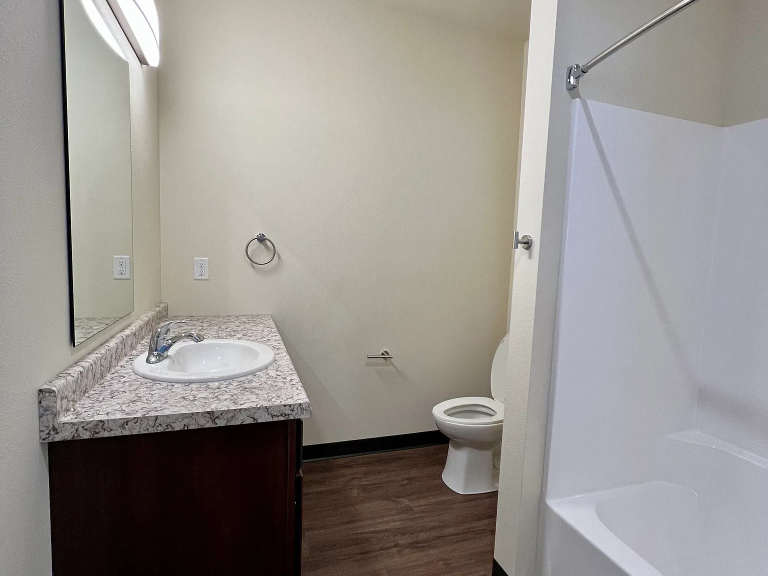 3 bed, $1,800 — Photo 3