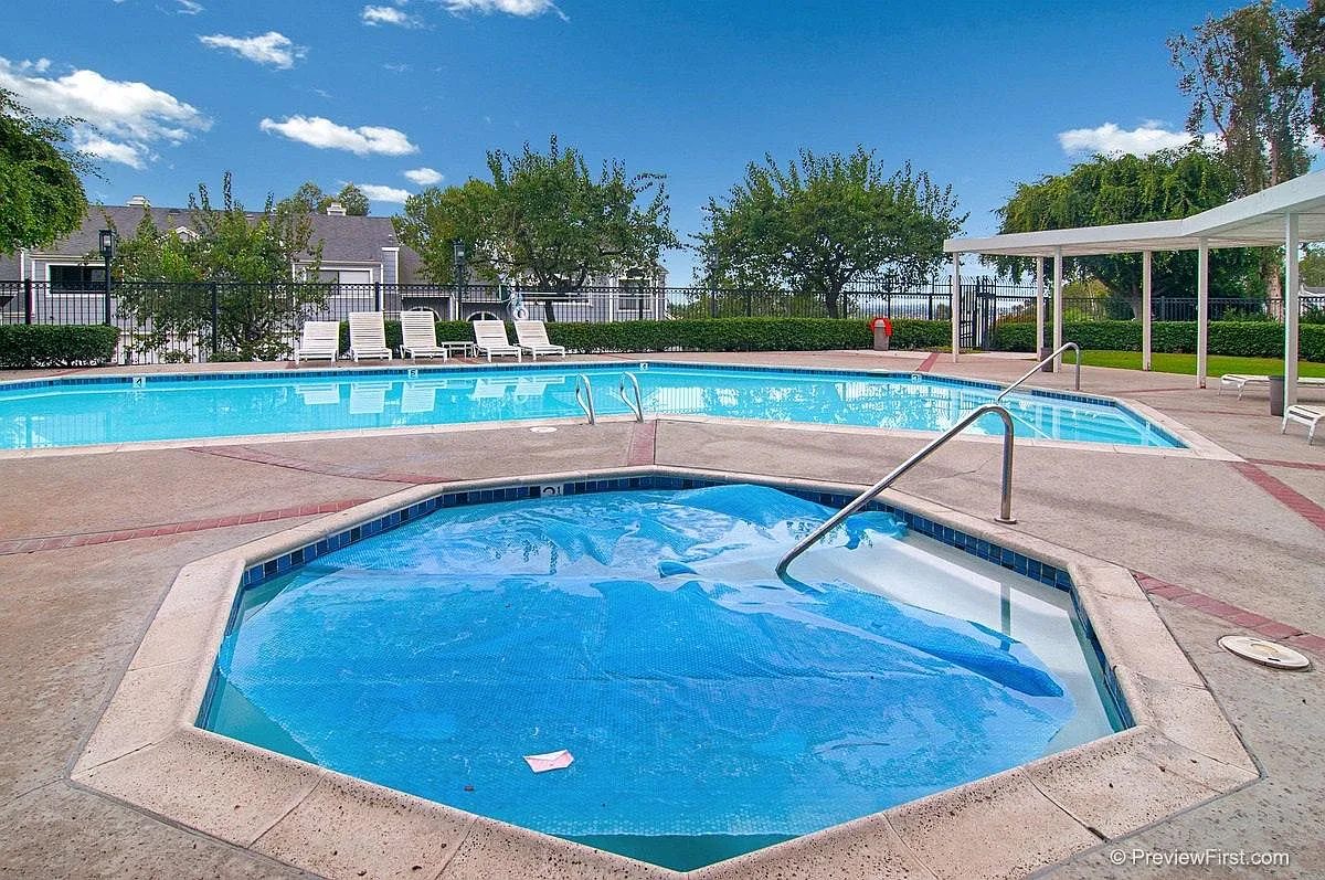 2 bed, 1302 sqft, $3,500 — Photo 3