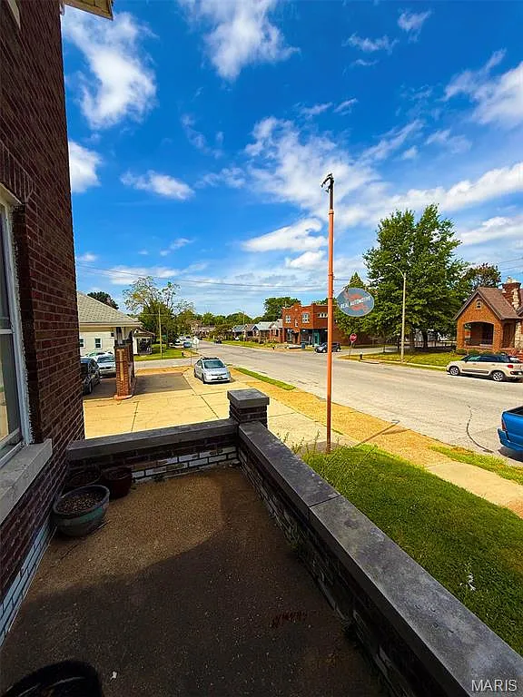 2 bed, 1000 sqft, $1,275 — Photo 3