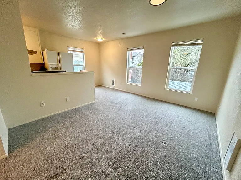 1010 N 45th St #4 — Photo 3