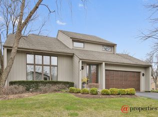 1041 Buckingham Dr, Naperville, IL 60563