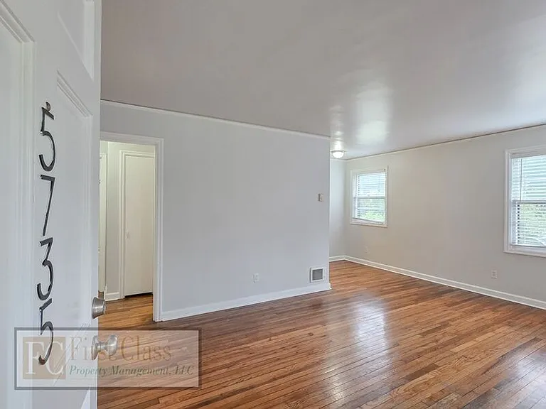 5735 N Montana Ave — Photo 2