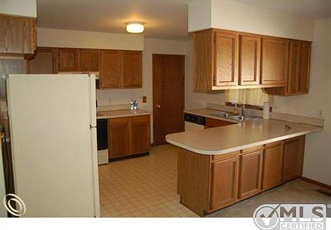 kitchen 1.JPG