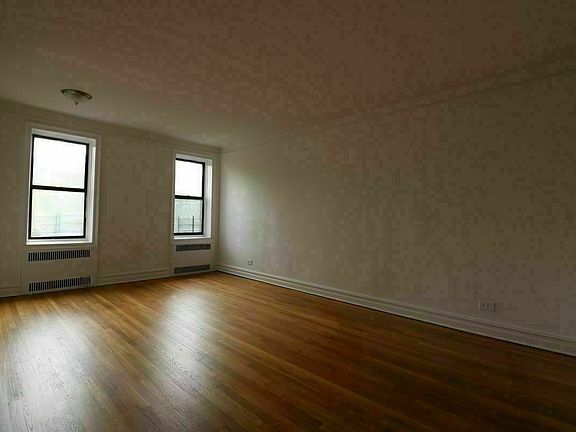 3rd image of 6812 Yellowstone Blvd APT 1P
