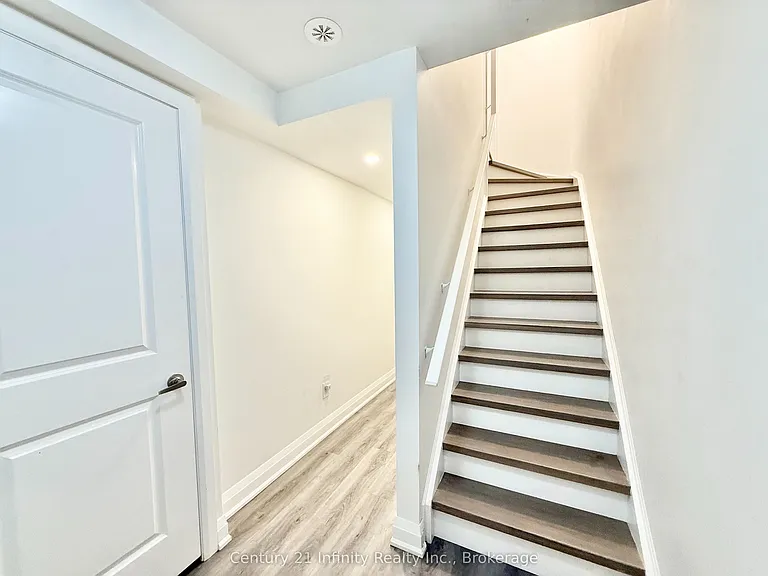 36 Elkington Cres #2 — Photo 7