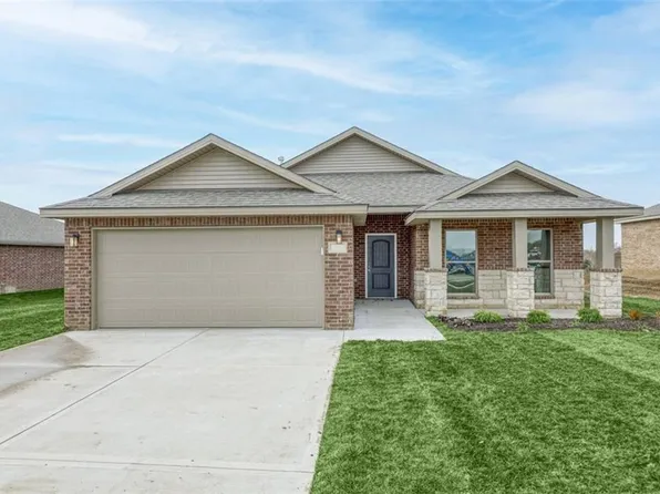 16770 S Hall St, Olathe, KS 66062