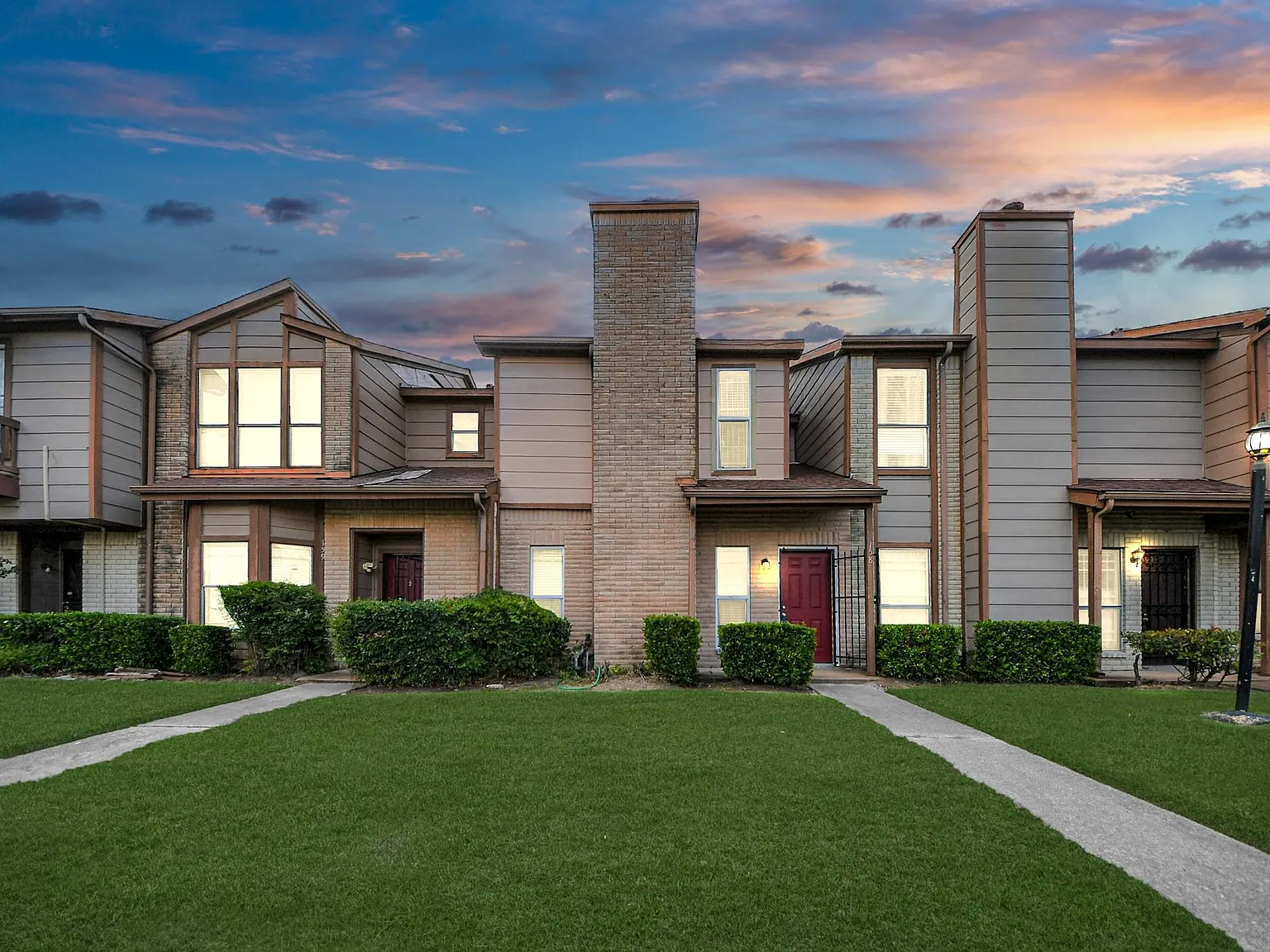 2 bed, 2.5 bath, 1196 sqft, $1,550 — Photo 3