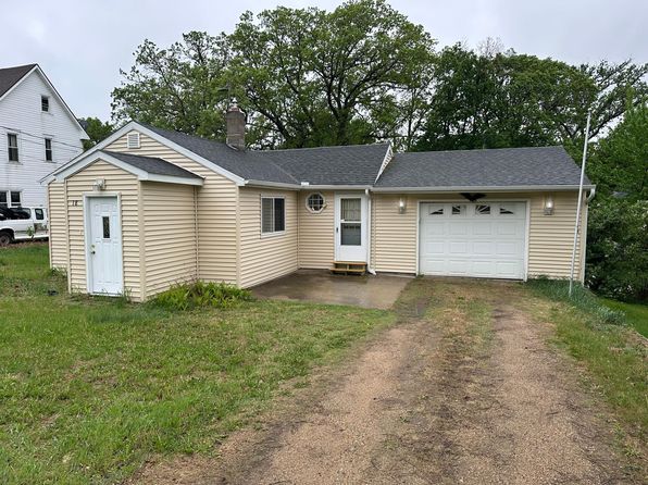 18 Cedar St SE