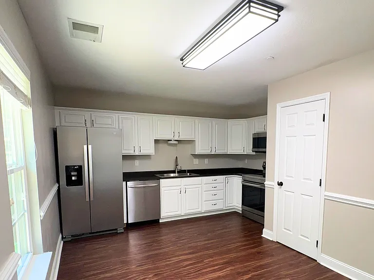 1126 Maple Tree Ln — Photo 10