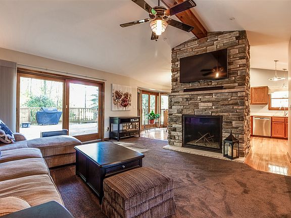 4th image of 30742 Artesian Dr