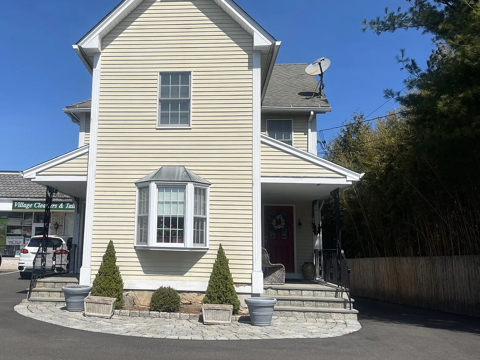 2 bed, 1.0 bath, 1100 sqft, $4,000 — Photo 3