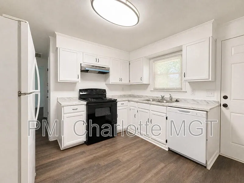 2 bed, 1.0 bath, 698 sqft, $1,080 — Photo 4