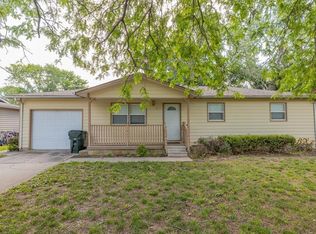 818 Pine St, Halstead, KS 67056