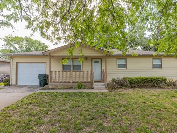 818 Pine St, Halstead, KS 67056
