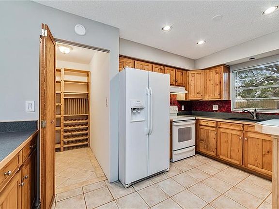 4th image of 3013 Nicholson Dr