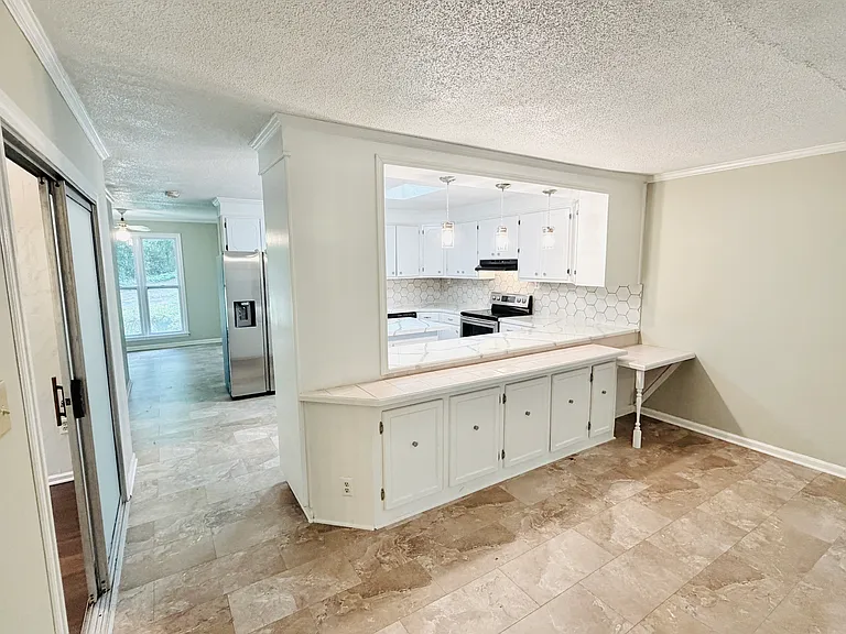 7905 Castleton Ln — Photo 15