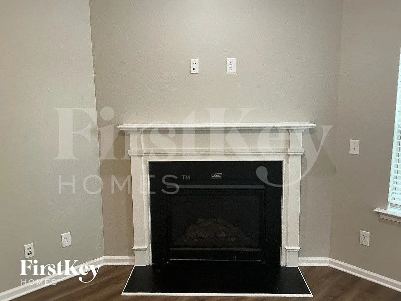 5 bed, 3.0 bath, 2772 sqft, $2,845 — Photo 2