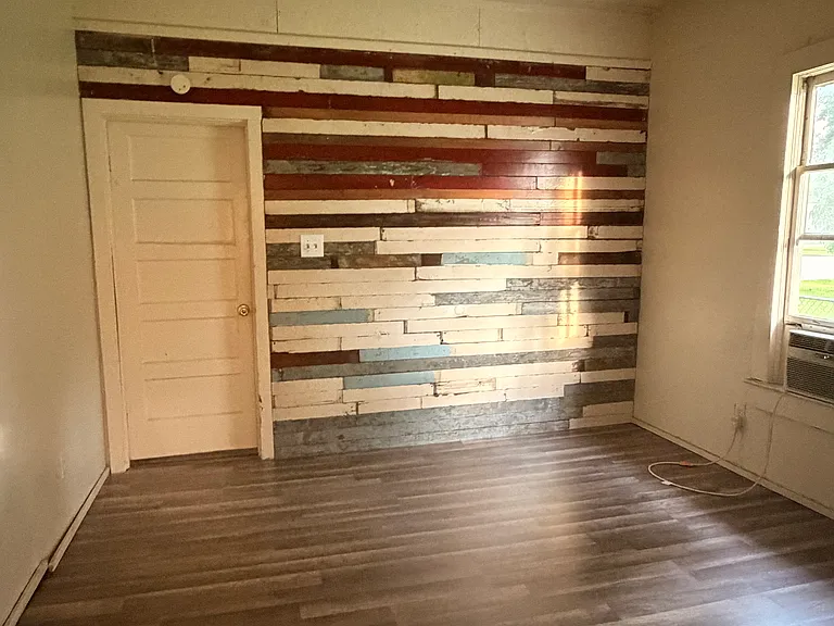 Middle Bedroom