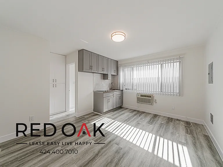 15938 Vanowen St #11 — Photo 1