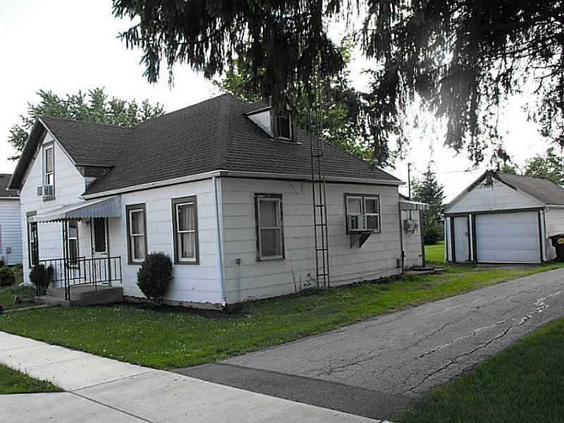 2nd image of 205 N Main St