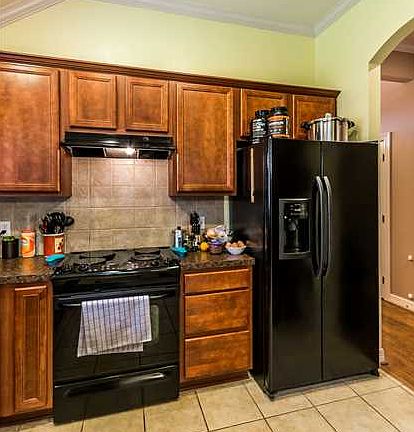 5th image of 621 Whitefield Ln