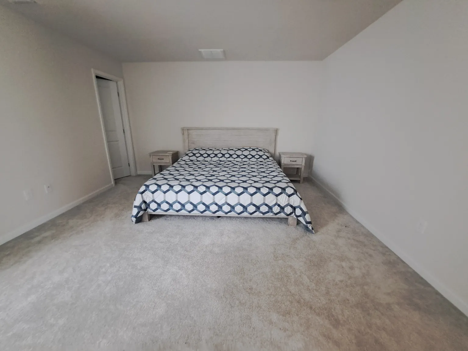 4 bed, 2.5 bath, 1900 sqft, $2,750 — Photo 2