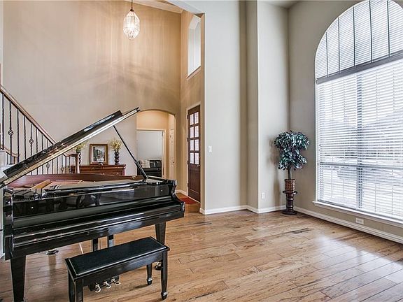 5th image of 4215 Meadowview Ln