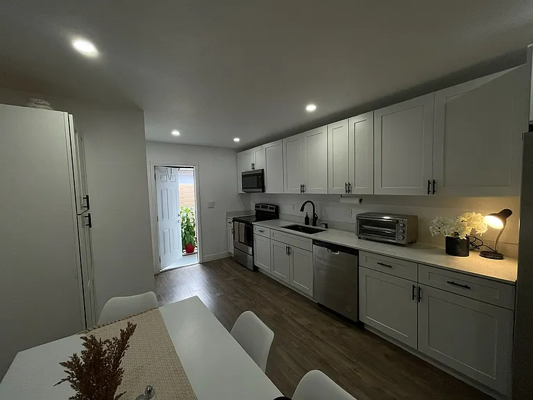 NW 3rd Ter — Photo 10