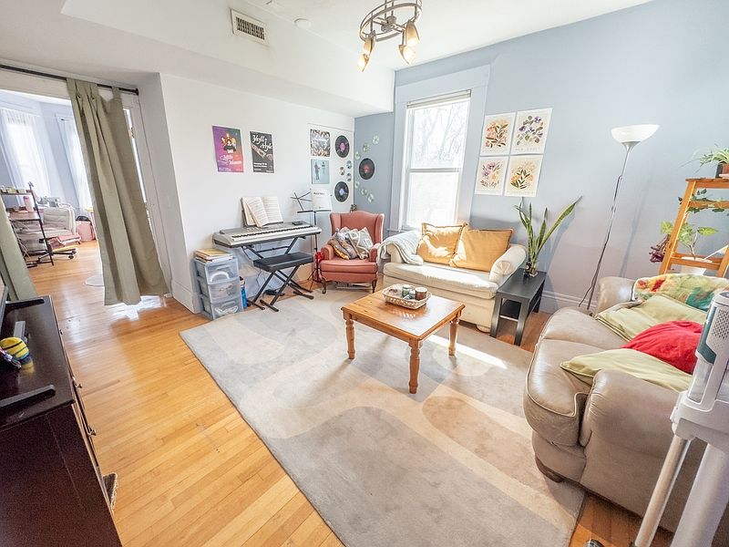 1st image of 21 Essex St APT 2