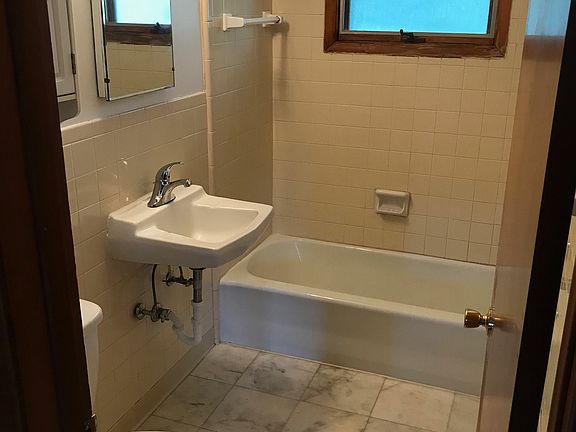 2nd image of 519 Glenwood Dr #4