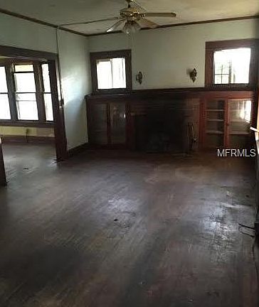 3rd image of 337 Avenue E SE