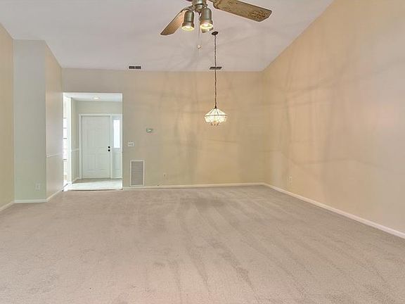 4th image of 860 Amelia Ct NE