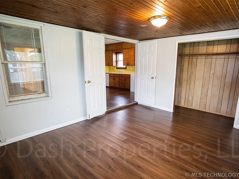 1119 S Florence Ave — Photo 23