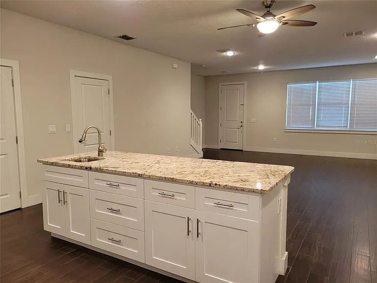 1212 S Bumby Ave — Photo 4