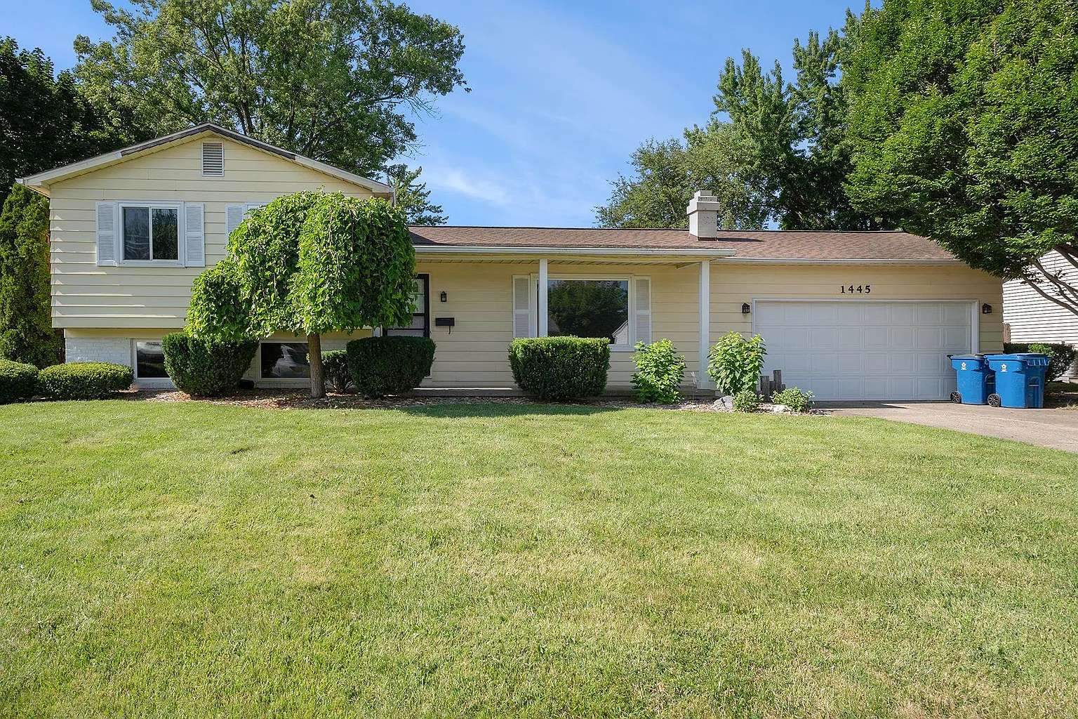 1445 Morninglow Dr photo 1