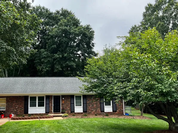5377 Stonewood Dr, Hickory, NC 28602