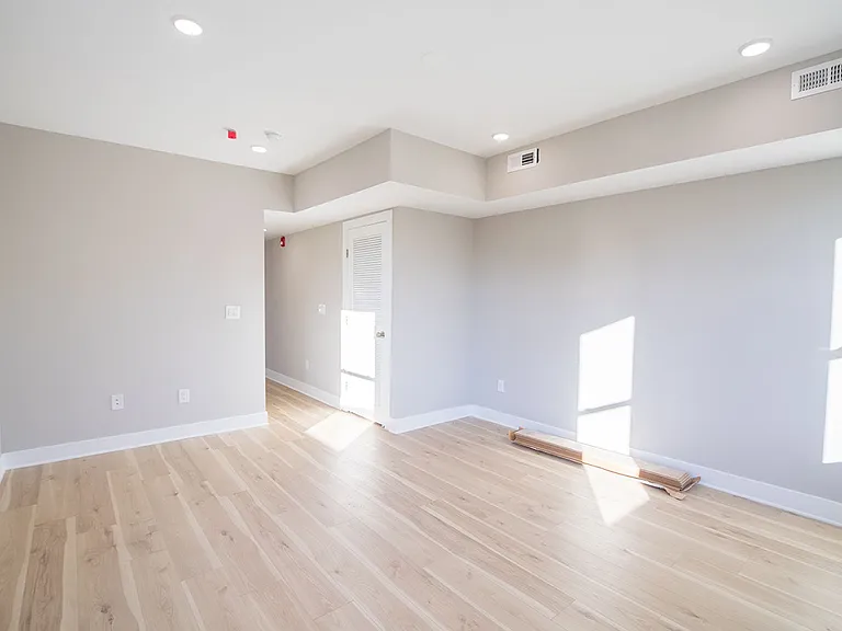 4926 Locust Street — Photo 4