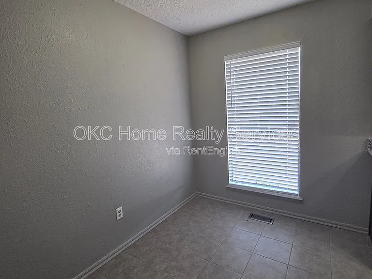 6715 Lyrewood Ln — Photo 17