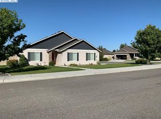 2207 S Kellogg Pl, Kennewick, WA 99338