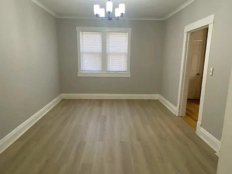 229 E Oakland St — Photo 11