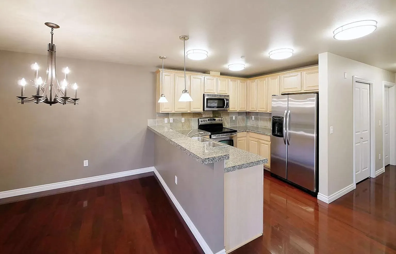 2 bed, 987 sqft, $2,375 — Photo 2