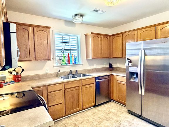 3rd image of 5 Cedar Brook Ct