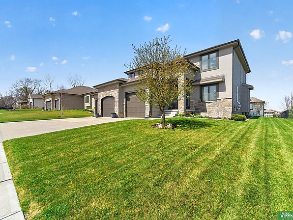 2nd image of 512 Sherwood Dr