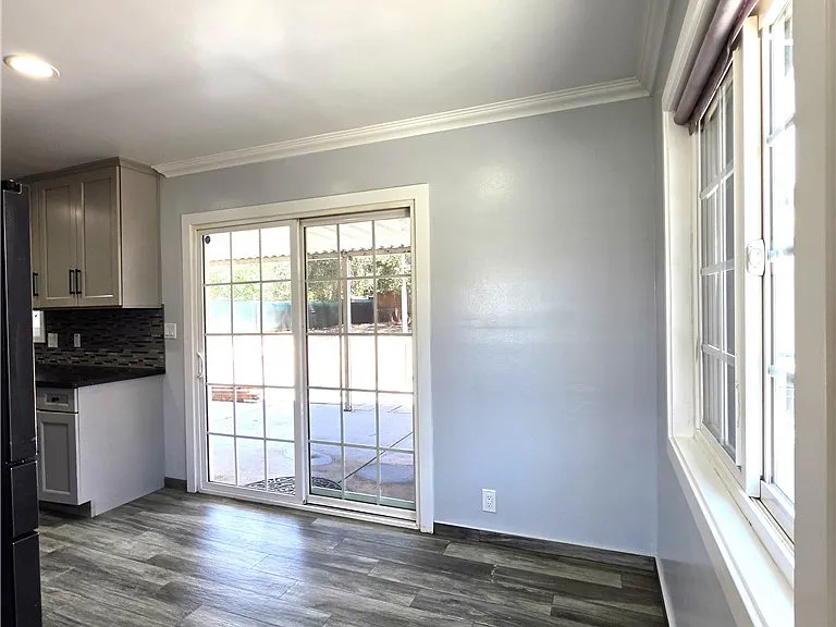 221 E Maple St — Photo 7