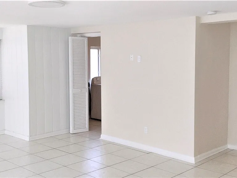 2145 NE 4th Ct — Photo 6