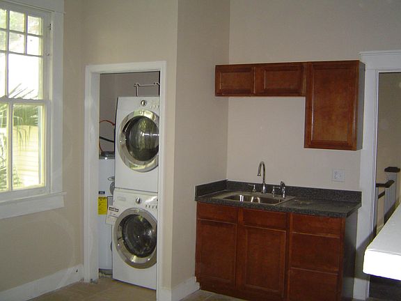 2nd image of 2215 1/2 Short St