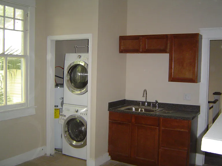 2215 1/2 Short St #UPPER LEFT — Photo 2
