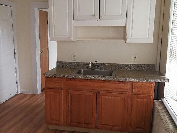 5th image of 211 Sommerville Pl